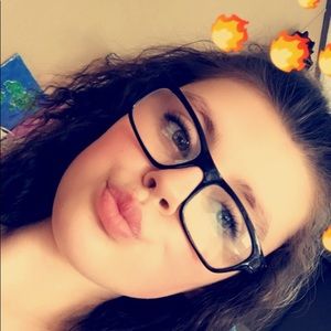 Meet your Posher, April